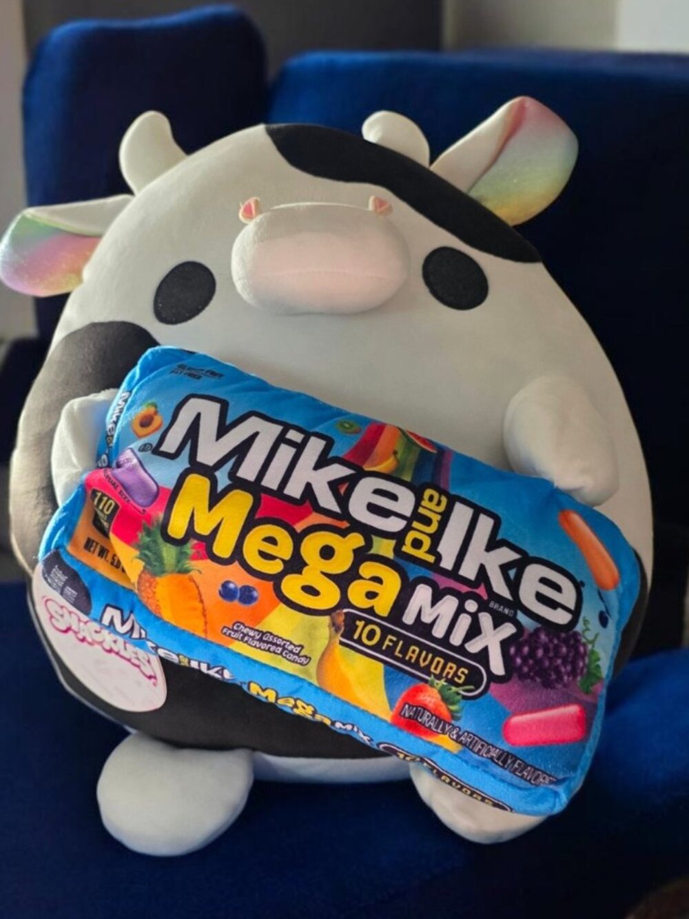 NWT ZURU SNACKLES "DAISY" W Mike N Ike Candies SQUISH CUDDLY